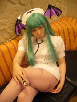 Free Hentai Cosplay Gallery: Yui Okada - Morrigan (Darkstalkers)