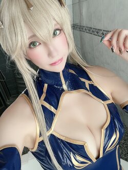 [林檎蜜紀] 人気のハイレグ乳上💙👑オイルテカテカ🧴ムチムチ濡れタイム (Fate/Grand Order)